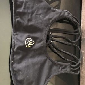 Strappy black Yoga-Bra. Size S/M.